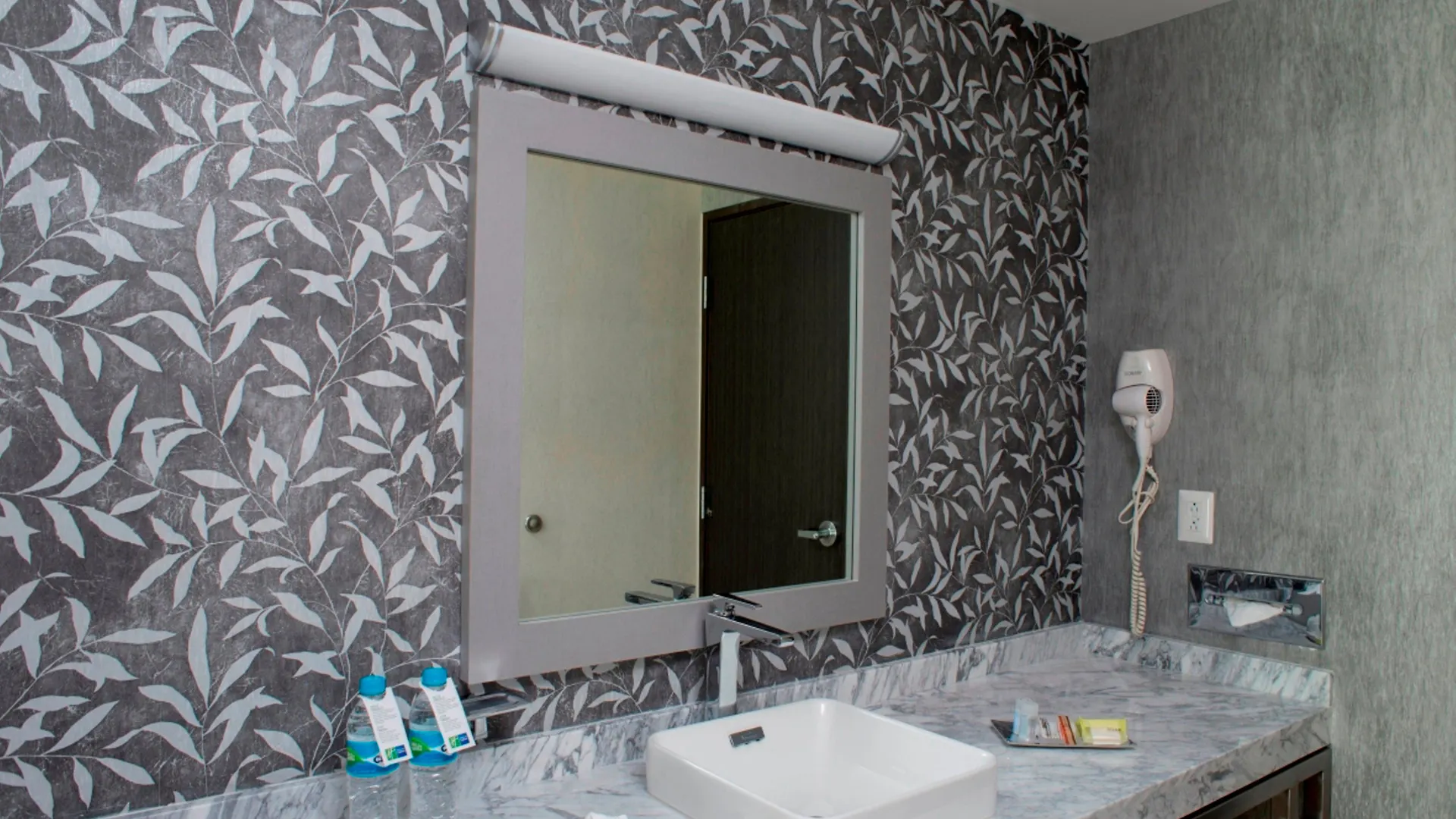 Holiday Inn Express & Suites Queretaro By Ihg Hotel
