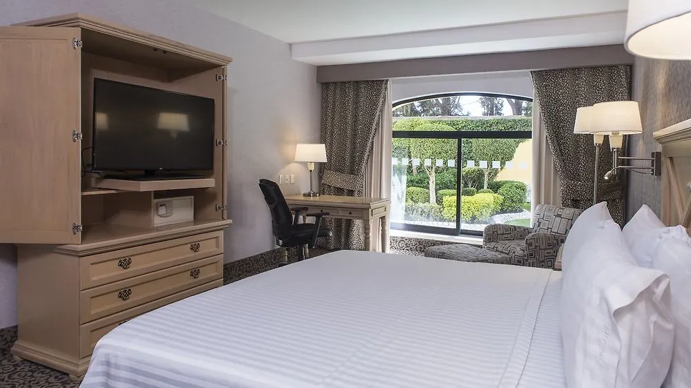 Holiday Inn Express & Suites Queretaro By Ihg